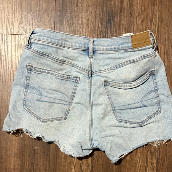 American Eagle Outfitters Light Wash Jean Shorts - Picture 4 of 4
